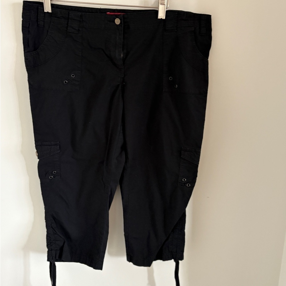 Guess Black Cargo Bermuda Shorts Capri with Tailored Fit Pockets Size L